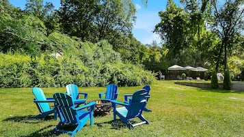 Luxury House, Garden View