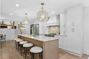 Luxury House, Garden View | Private kitchen | Highchair - Redding Retreat with Pool (Redding)