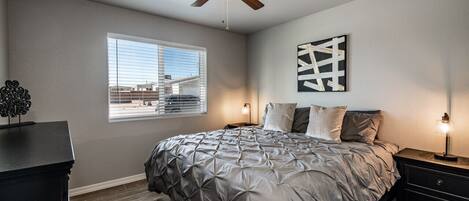 熨斗/熨衫板、Wi-Fi、床單