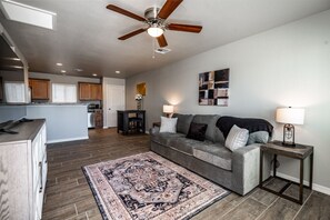 TV - Stylish Brand New Pet Friendly Unit! (Kingman)