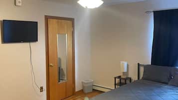 Schreibtisch, laptopgeeigneter Arbeitsplatz, kostenloses WLAN