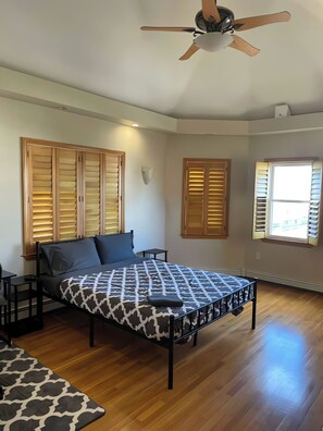 Basic Quadruple Room | Desk, laptop workspace, free WiFi - Homestay Near Near Savin Hill Area (Boston)