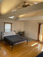 Desk, laptop workspace, WiFi (free)