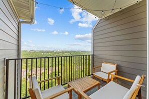 Property grounds - Branson Summer Condo Skyline Views 3 Min to Strip, Near SDC & Table Rock Lake (Branson)