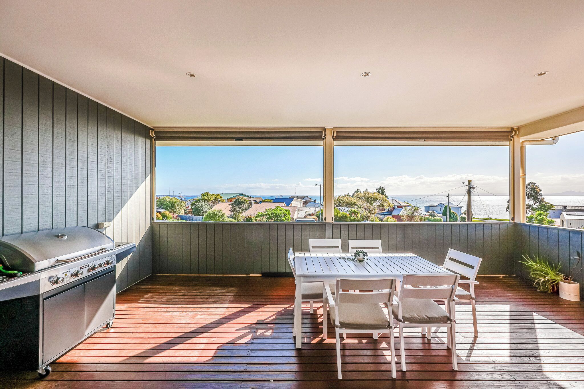 Hus, dalutsikt | Utendørsservering