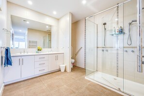 Hus, dalutsikt | Bad | Hårføner og håndklær