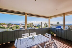 House, Valley View | Outdoor dining - StayAU Coastal 5BR Escape Pool Table (Clifton Springs)