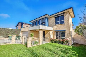 Hus, dalutsikt | Eksteriør