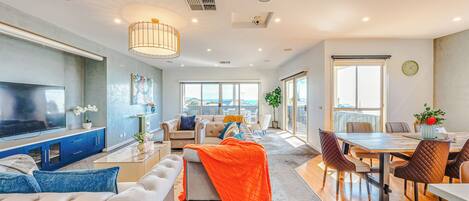 House, Valley View | Living area