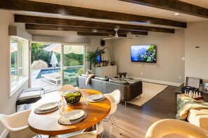 Dining - Modern LA Oasis/Pool/Firepit/King/Soakingtub (Monrovia)