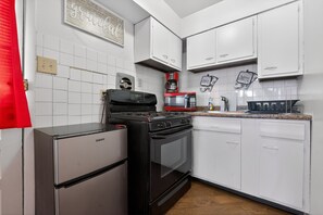 Fridge, microwave, oven, dishwasher - Quaint St Louis Home ~ 6 Mi to Downtown! (St. Louis)