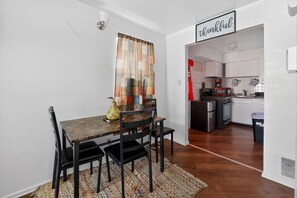 Dining - Quaint St Louis Home ~ 6 Mi to Downtown! (St. Louis)