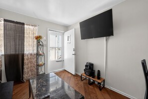 Interior - Quaint St Louis Home ~ 6 Mi to Downtown! (St. Louis)