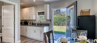 Studio Charmer In A Safe & Convenient Location