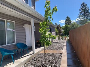 Terrace/patio - Basecamp in Columbia Falls | Near Glacier NP (Columbia Falls)