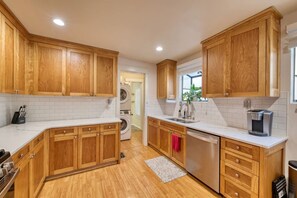 Fridge, microwave, oven, stovetop - Craftsmen Pool home with spacious backyard (Monrovia)