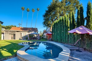 Pool - Craftsmen Pool home with spacious backyard (Monrovia)