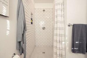 Hair dryer - `Home Away From Home`charming tudor fit for family (Monrovia)