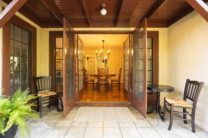 Dining - `Home Away From Home`charming tudor fit for family (Monrovia)