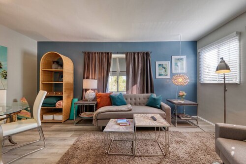 California-Inspired Apt. In Safe & Ideal Location