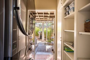 Interior - Mid-Century Getaway In The Foothills (Monrovia)