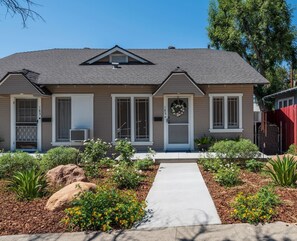 Exterior - Well Appointed Bungalow In North Monrovia (Monrovia)