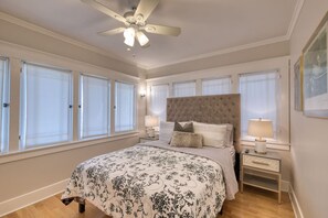 Desk, iron/ironing board, WiFi, bed sheets - Well Appointed Bungalow In North Monrovia (Monrovia)
