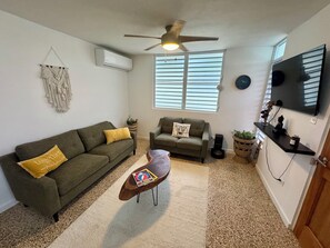 Smart TV - Bob's beach bungalow surf & tide pools nearby (Isabela)