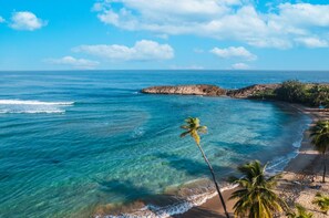 Sun loungers, beach towels - Bob's beach bungalow surf & tide pools nearby (Isabela)