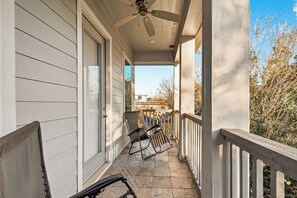 Terrace/patio - Spacious 5-bedroom house in the Heart of Houston (Houston)