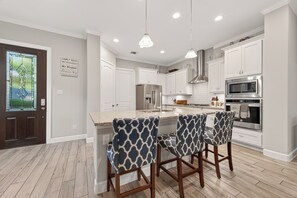 Private kitchen - Spacious 5-bedroom house in the Heart of Houston (Houston)