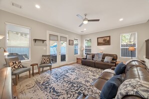 Smart TV - Spacious 5-bedroom house in the Heart of Houston (Houston)