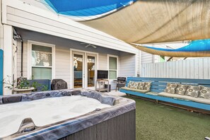 Terrace/patio - Spacious 5-bedroom house in the Heart of Houston (Houston)