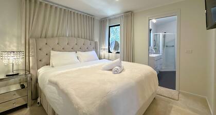 Hobart Luxury 3 - Bedroom Flat