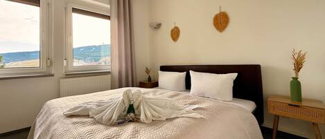 2 bedrooms, iron/ironing board, WiFi, bed sheets