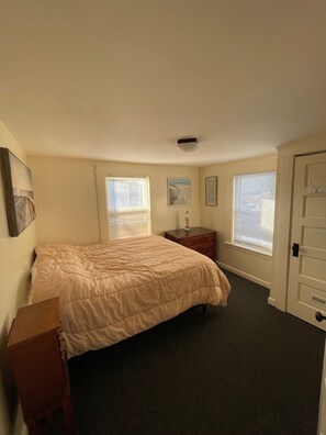 2 bedrooms, iron/ironing board, WiFi, bed sheets - Charming 2-bedroom apartment loft with AC in delightful Hampton (Hampton)