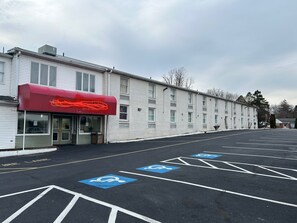 Exterior - Economy Inn of Reading (Reading)