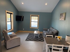 Smart TV - Up north cabin getaway- Cabin #3 (Petoskey)