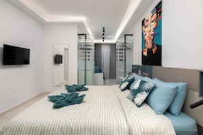 Apartemen, pemandangan kota | Tirai kedap cahaya, setrika/meja setrika, dan Wi-Fi gratis