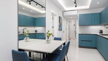 Apartment, City View | Dining