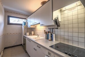 Kühlschrank, Mikrowelle, Ofen, Geschirrspüler