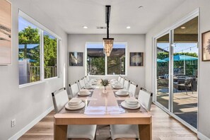 Dining - New ! Turquoise Mirage Fun House. Sleeps 18. (Indio)