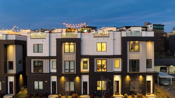 House (4 Bedrooms) | Interior - Dixieland Delight by Avantstay Rooftop Hot Tub + Games + Views Near Broadway (Nashville)