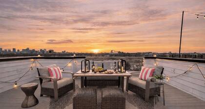 Dixieland Delight by Avantstay Rooftop Hot Tub + Games + Views Near Broadway