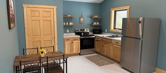 Cozy Woodland Cabin Retreat