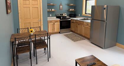 Cozy Woodland Cabin Retreat