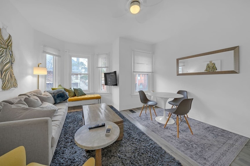 *Spacious* - 2 Bdrm Home In Kensington Market - Mississauga