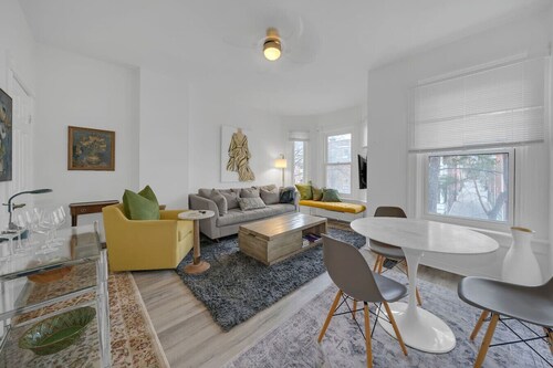 *Spacious* - 2 BDRM home in Kensington Market