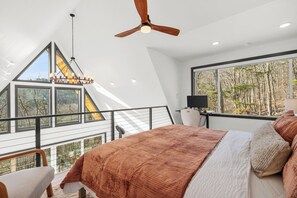 書桌、免費 Wi-Fi、床單