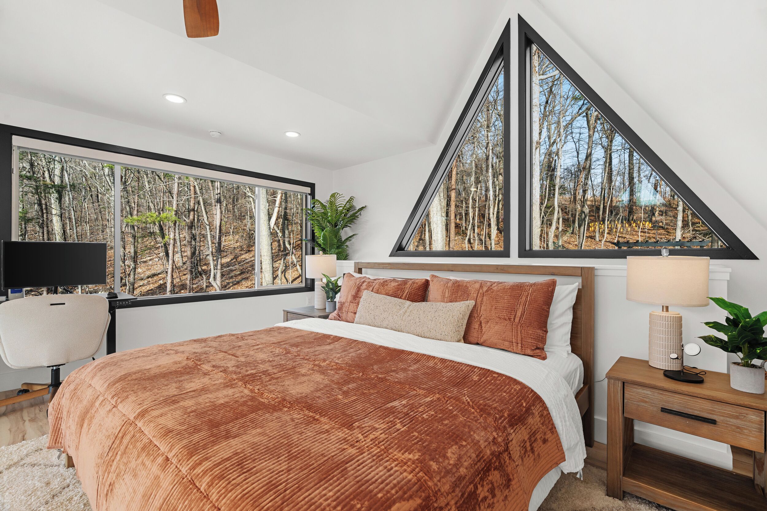 Desk, free WiFi, bed sheets